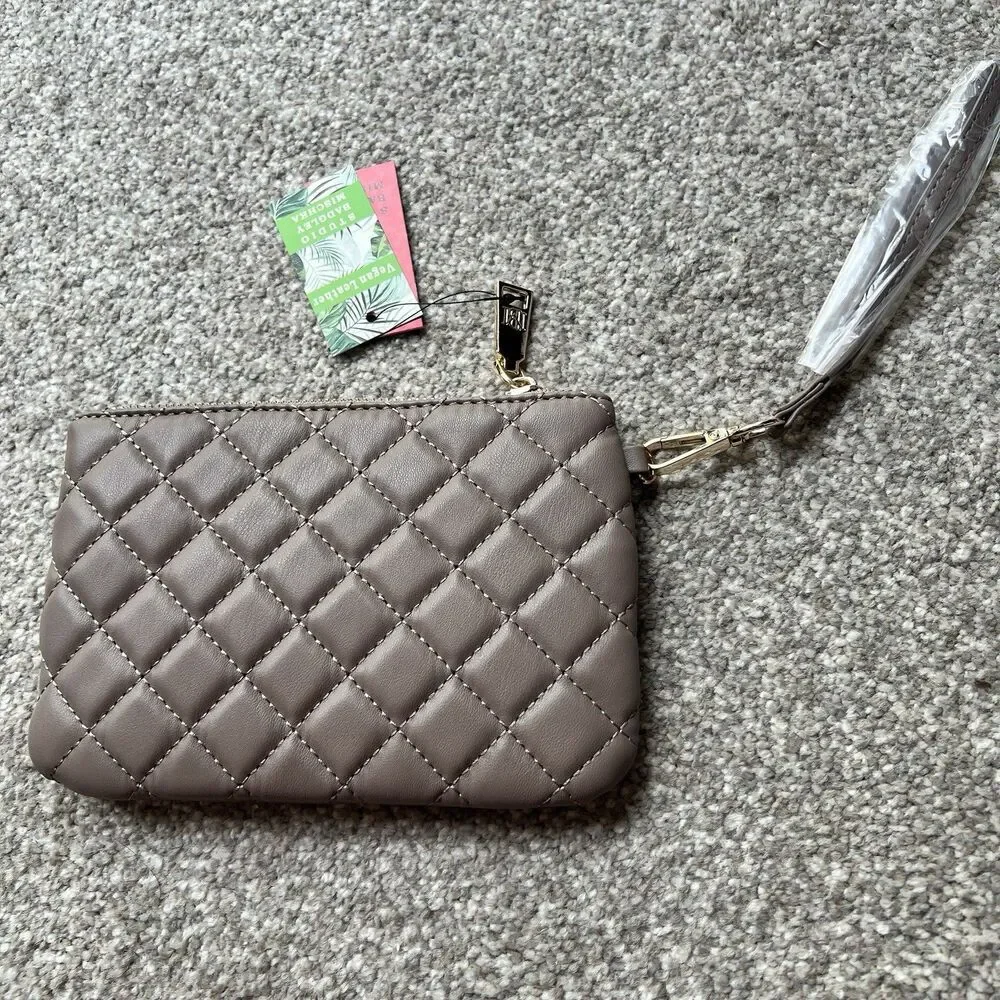 NWT Badgley Mischka Wristlet Quilted Vegan Leather‎ Taupe Gold Zipper Logo